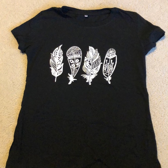 Shein tee - Picture 1 of 3